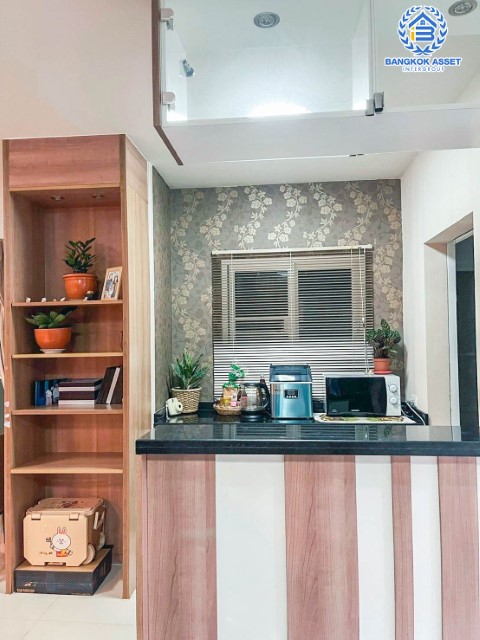 *****บ้านเดี่ยวมือสองย่านนนทบุรี หมู่บ้าน เดอะเซนโทร รัตนาธิเบศร์-ราชพฤกษ์ เนื้อที่กว้างขวางเกือบ 51 ตร.ว.  ฟังก์ชัน 3 ห้องนอน 3 ห้องน้ำ ที่จอดรถ 2 คัน เฟอร์นิเจอร์บิ้วท์อิน พร้อมอยู่ บนทำเลแห่งการเดินทาง ใกล้รถไฟฟ้าสายสีม่วง "สถานีบางพลู" และทางด่วน "งามวงศ์วาน"